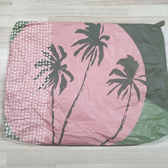 Aloha Collection Mid Pouch Coco Ho Collab - Picture 2 of 3